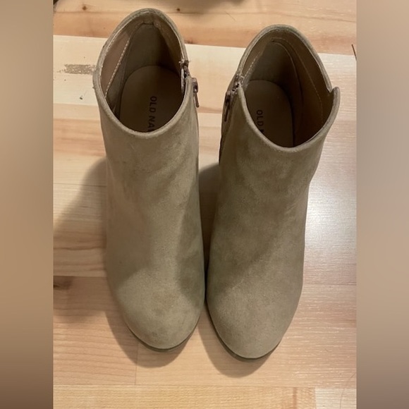 OLD NAVY Ankle Boots 👢- will put in a few extra items with purchase! - Picture 5 of 5